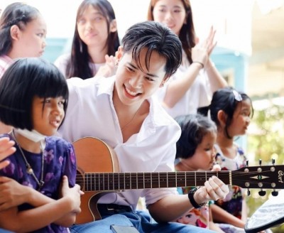 เซเลบรุ่นใหม่หนุ่มสาวลาเบลเอลาโบ ส่งมอบความสุขให้ผู้พิการสายตา