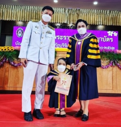 ชื่นชม ‘น้องหมิว’หัวใจนักสู้ แม้กายพิการไม่ท้อจนคว้าเกียรตินิยม!