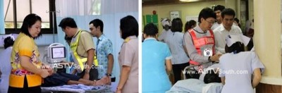 ครูและแพทย์ช่วยเหลือเด็กนักเรียนที่มีอาการอุปทานหมู่ส่งโรงพยาบาล