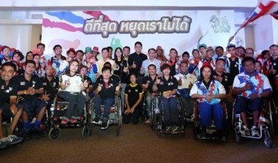 นายจุตินันท์ ภิรมย์ภักดี กรรมการรองกรรมการผู้จัดการใหญ่ บริษัท บุญรอดบริวเวอรี่ จำกัด ในฐานะประธานคณะกรรมการพาราลิมปิกแห่งประเทศไทย เป็นประธานในงานเลี้ยงต้อนรับนักกีฬาคนพิการทีมชาติไทย ชุดอาเซียนพาราเกมส์ 2015