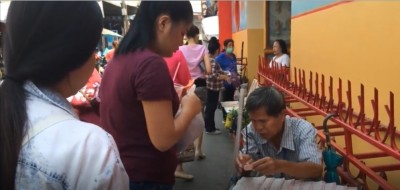 ลุงตาบอดร่ำไห้ น้อยใจพิการอยู่แล้ว ยังถูกโจรแสบขโมยหวย-เงินไปอีก