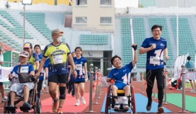 กรุงไทย-แอกซ่า-สสส.ชวนนักวิ่งคนพิการ-ไม่พิการ กว่า 2,000 คนวิ่งด้วยกัน