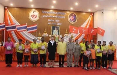 นายกเหล่ากาชาด จ.มุกดาหาร ร่วมมอบทุนการศึกษาเด็กพิการฯ